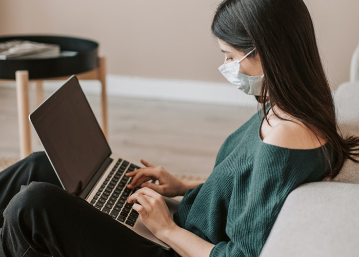 Астраханских работодателей призвали отправить сотрудников работать из дома