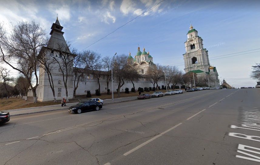 У Кремля в Астрахани на один день разрешат парковку