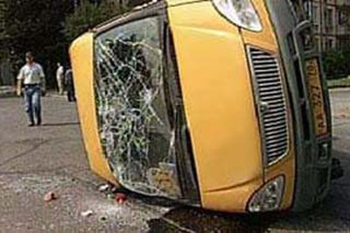 В Астрахани перевернулась маршрутка