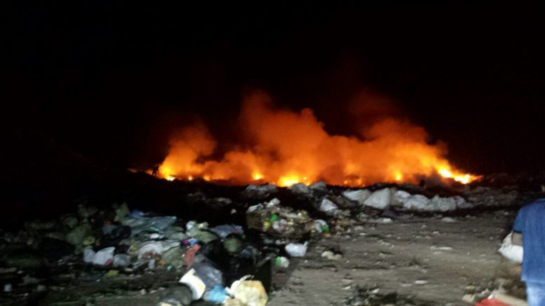 Ночью в Астрахани горели мусор и камыш
