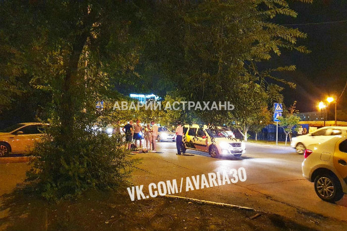 В Астрахани водитель известной службы заказа такси сбил мужчину