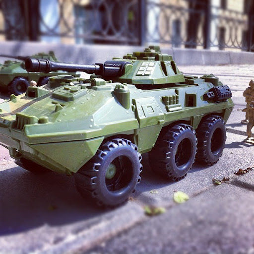 БТРами по голодающим?