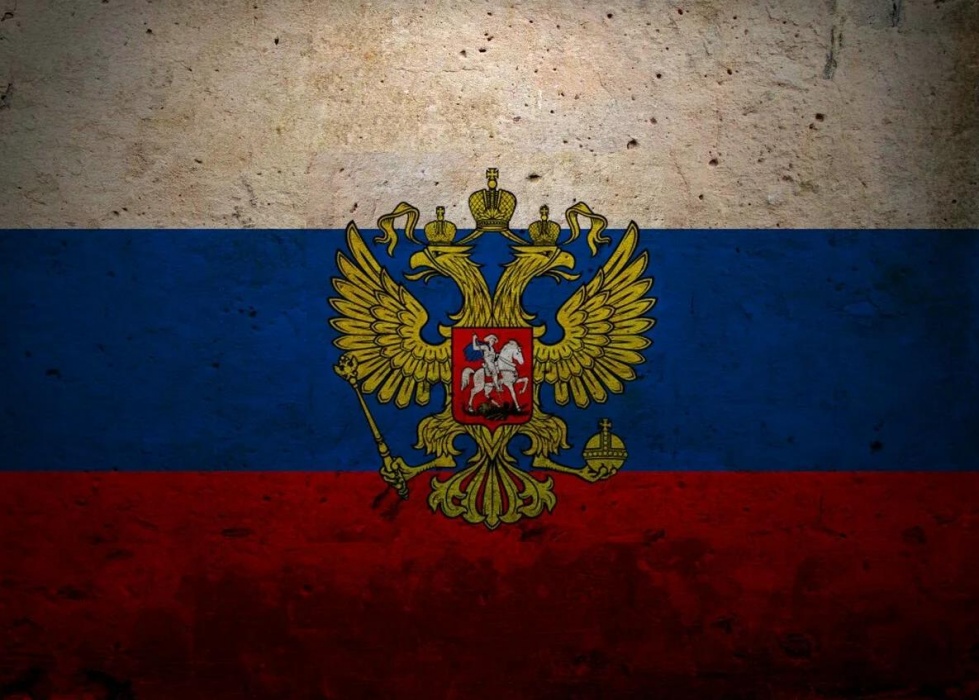 Занимательные флаги: астраханца оштрафовали на 2000 рублей за неправильный стяг над облсудом