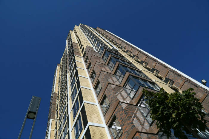 В Астрахани на месте бывших плещеевских трущоб сдали первый дом