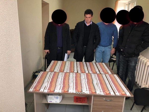 Экс-главу Камызякского района Василия Сухорукова и бывшего мэра Камызяка Дмитрия Васильева не посадили за взятки