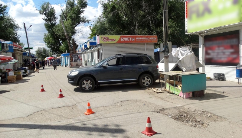 В Астрахани пьяный водитель снес ларек: пострадала продавец