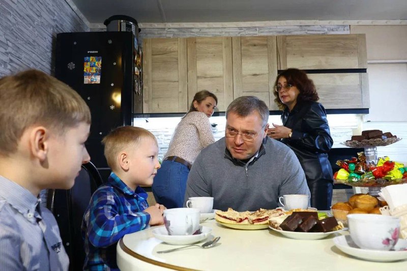 Игорь Бабушкин проверил, как семье мобилизованного астраханца оказывается материальная поддержка