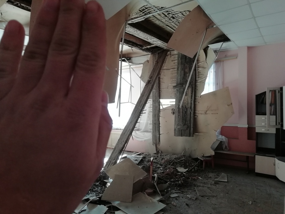 В астраханском детском саду обрушился потолок