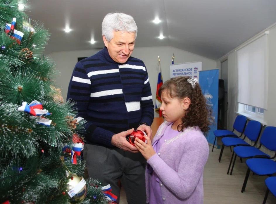 Леонид Огуль принял участие во Всероссийской Акции «Елка желаний»