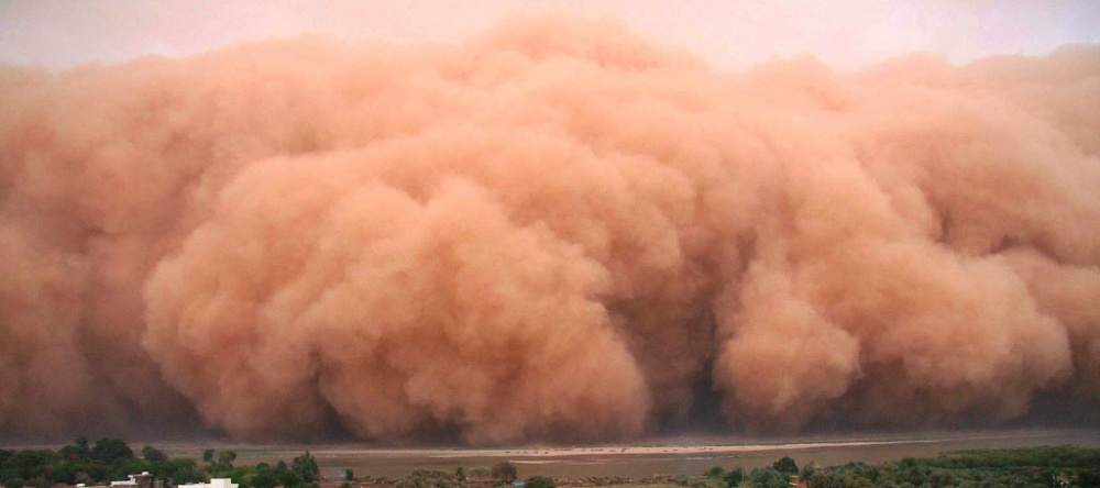 Во вторник астраханцев снова ждут пыльные бури