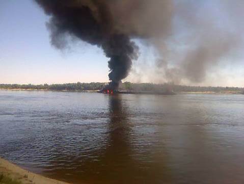 В Астраханской области произошел пожар на буксировочном катере 