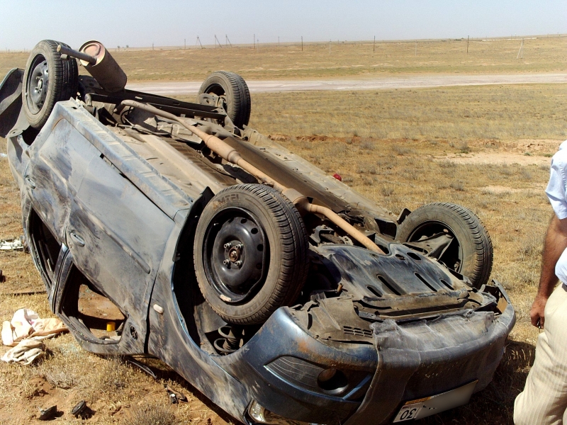 Под Астраханью опрокинулся автомобиль: пострадало два человека, в том числе ребенок