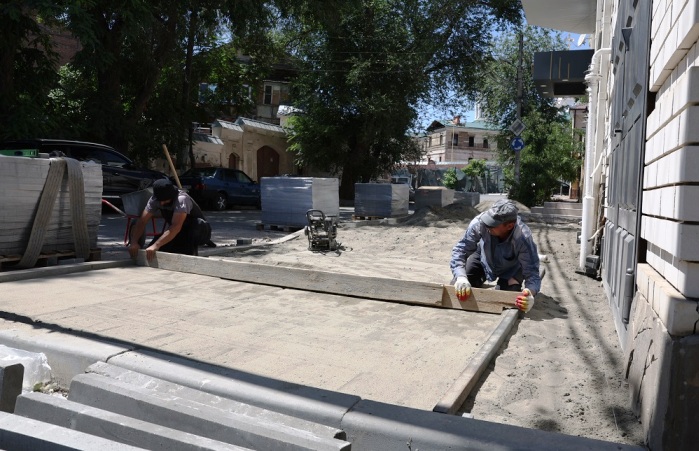 Ремонт улицы в центре Астрахани завершат к концу июля