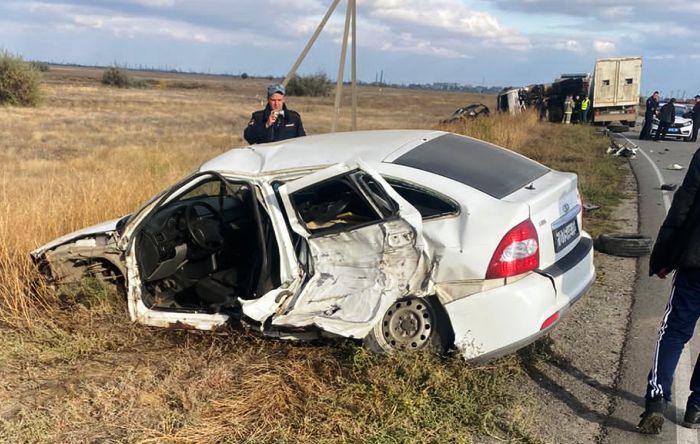 На севере Астраханской области в жутком ДТП погиб несовершеннолетний и ранено несколько человек