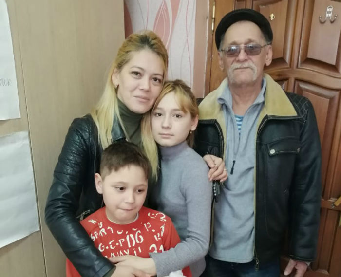 У астраханки забрали детей в приют, пока они находились дома с дедушкой