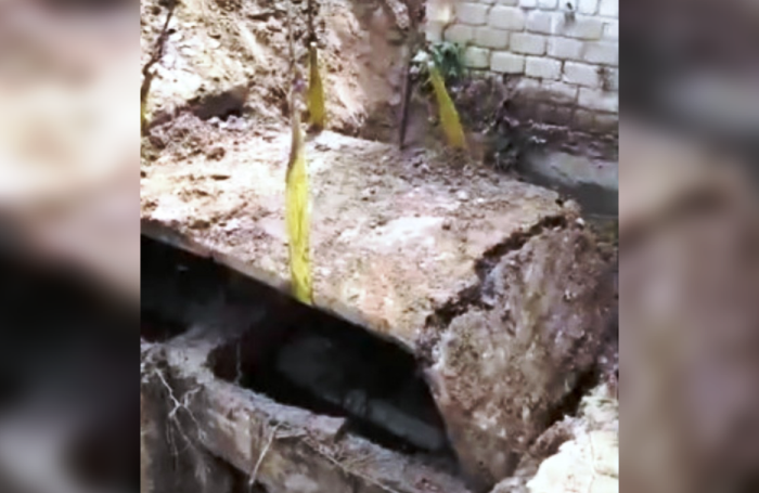 В южной части Астрахани почти полтора суток пытаются восстановить подачу холодной воды