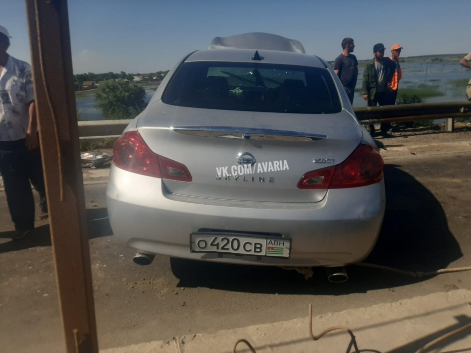 На мосту через Белый Ильмень абхазский Skyline совершил акробатический этюд