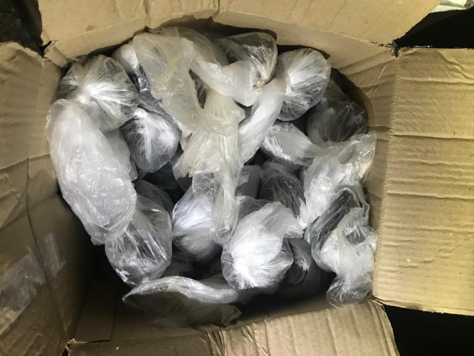 Астраханские пограничники остановили "ГАЗель", набитую черной икрой: видео