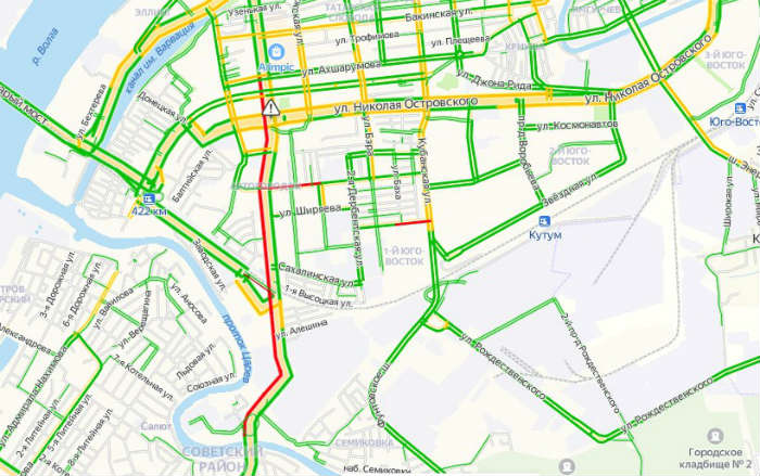 Улица Боевая в Астрахани стоит в мощной пробке