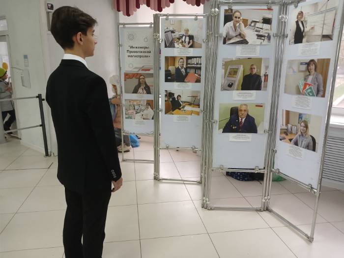 В Астрахани открылась фотовыставка «Инженеры Приволжской магистрали» 