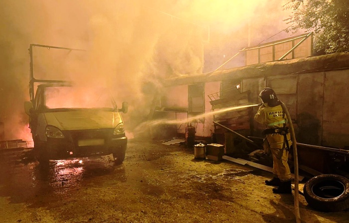 Ночью на правобережье Астрахани сгорела грузовая «Газель»