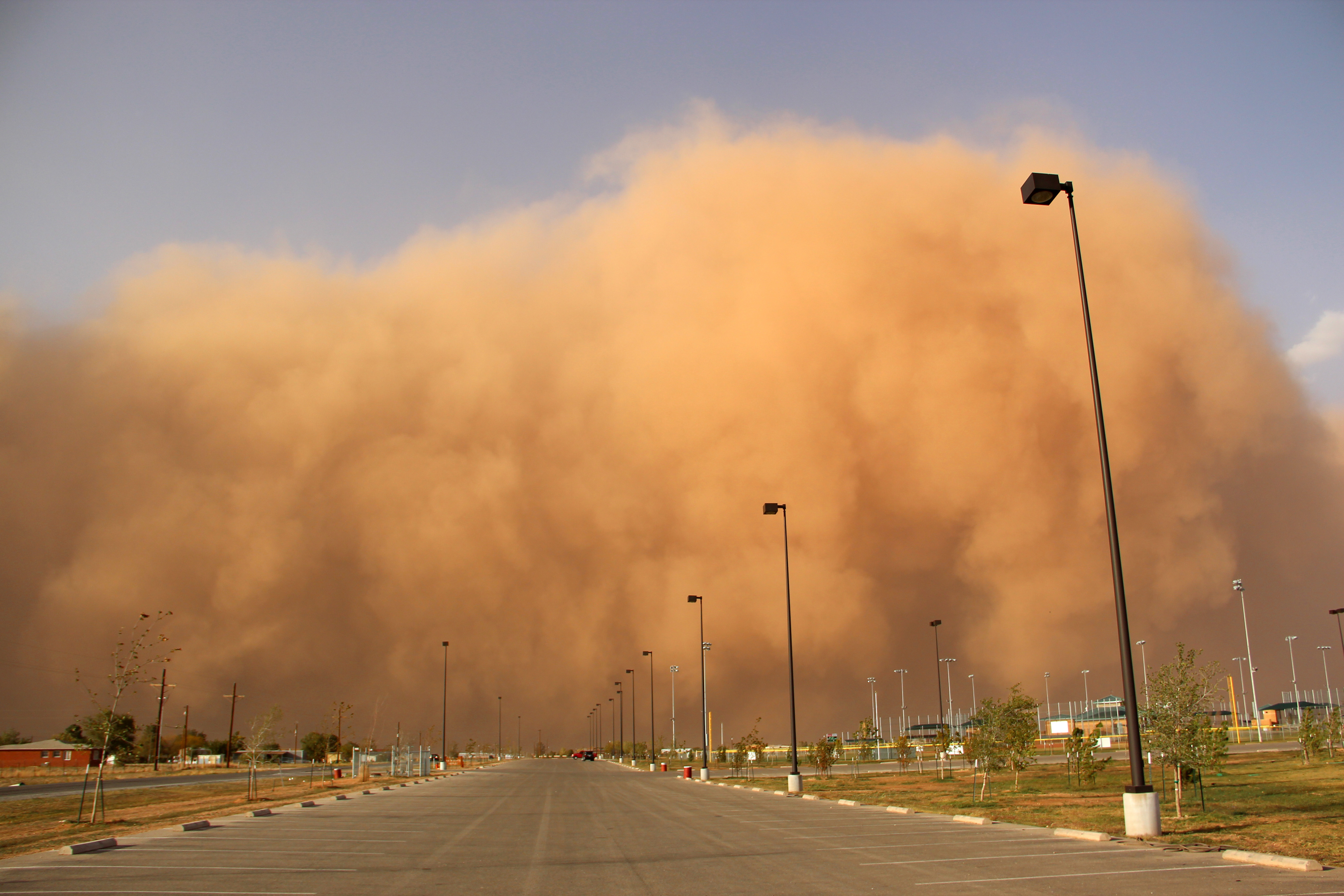 Астраханцам в течение трех дней обещают пыльные бури
