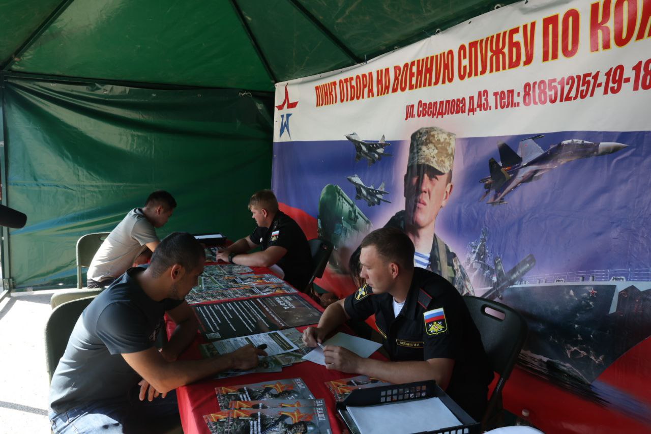 Астраханский пункт отбора на военную службу продолжает принимать контрактников