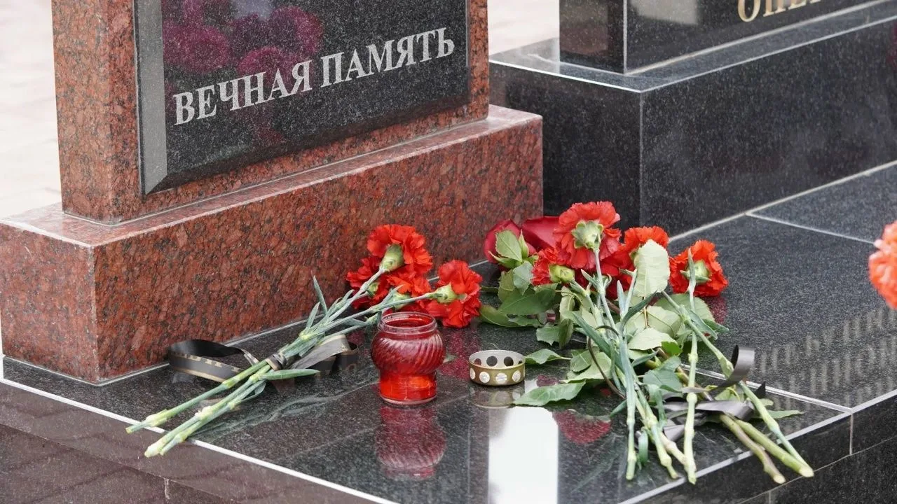  Памятный монумент в поселке под Астраханью пополнился новыми именами 