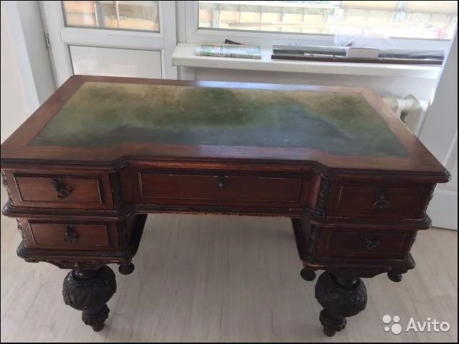 В Астрахани продается уникальный антикварный стол конца 18-го века
