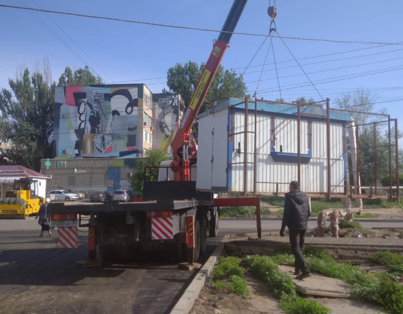 В Астрахани хладнокровно ликвидируют незаконные киоски