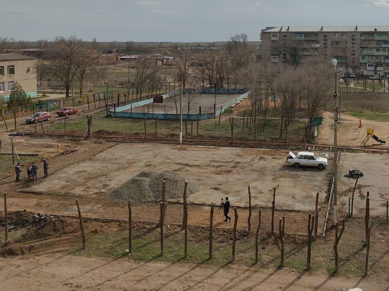 ﻿В посёлке Красные Баррикады строят семейно-спортивную площадку
