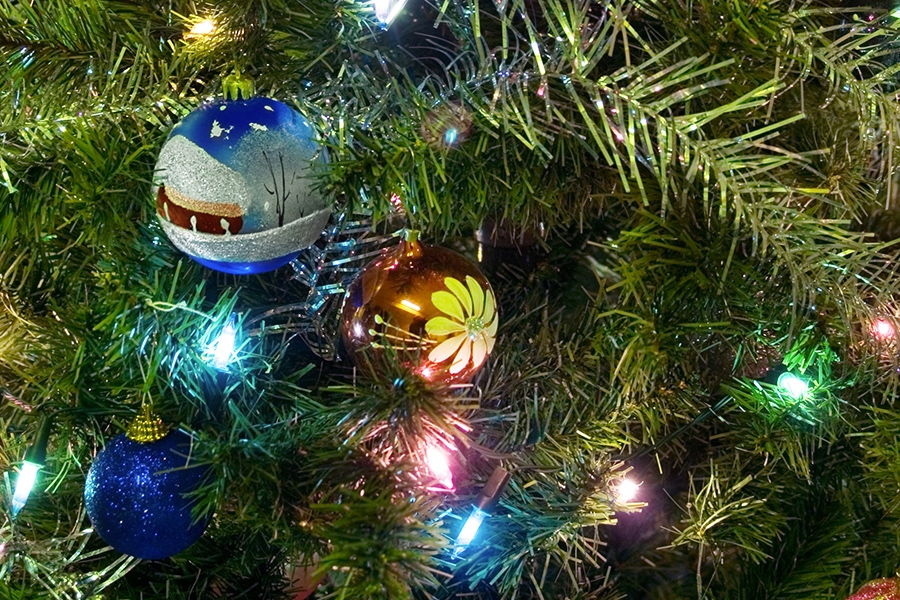  Астраханцев просят помочь новогодними подарками детям Донецка и Луганска