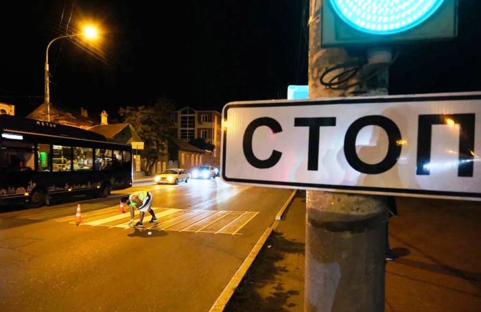 В Астрахани обновят почти тысячу дорожных знаков у школ и детсадов