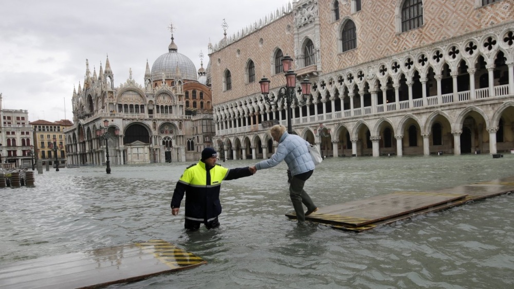 Не дельный обзор. В волжской Венеции все нормально. В отличие от адриатической