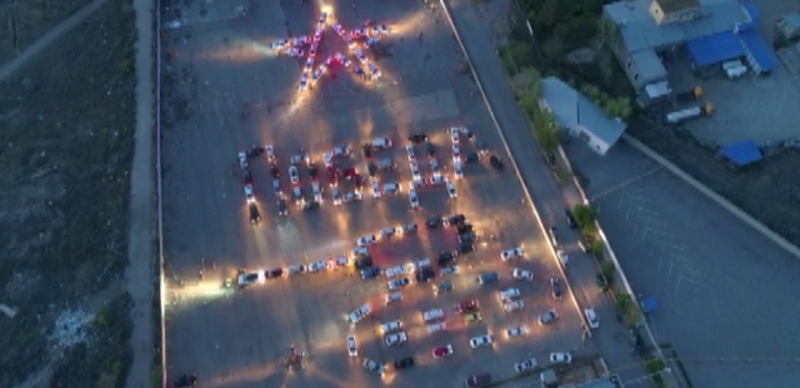 В Астрахани более сотни машин выстроились в слово «Победа»: видео