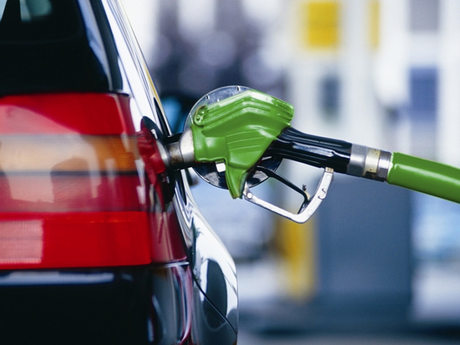 Шок дня: в Астрахани продолжает дешеветь бензин