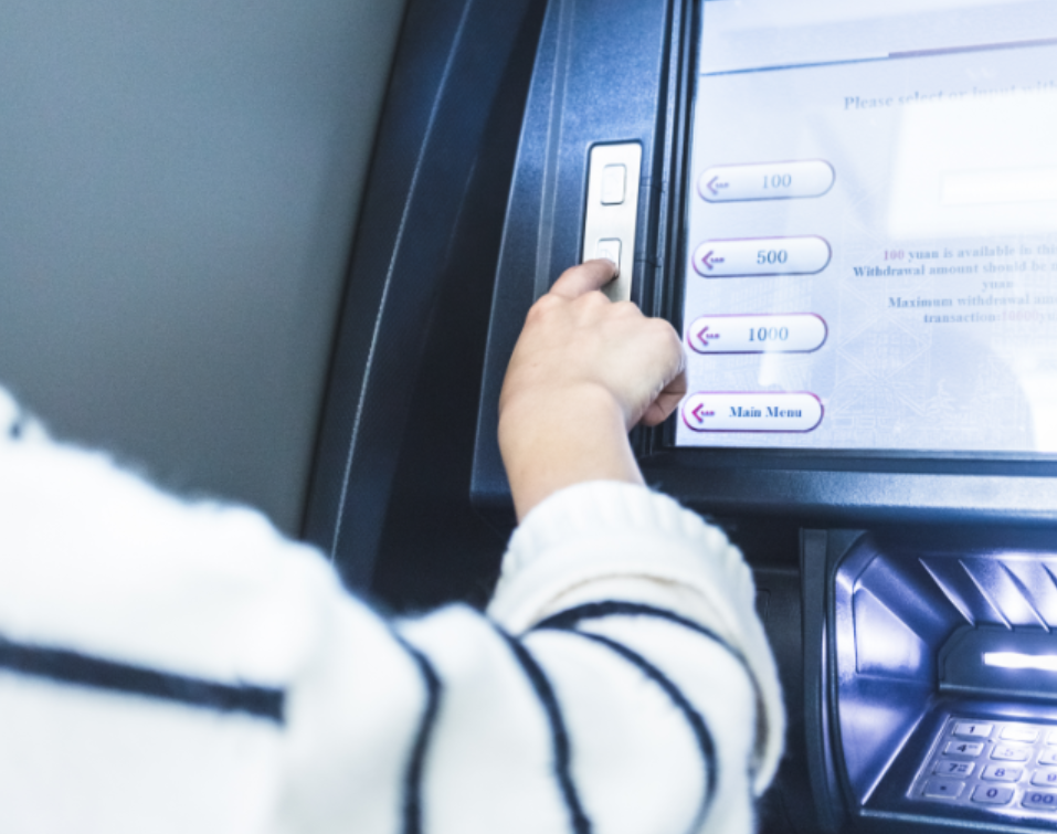 Пенсионерка из Астрахани перевела мошенникам 1.5 миллиона, но отказалась отдать 30 тысяч