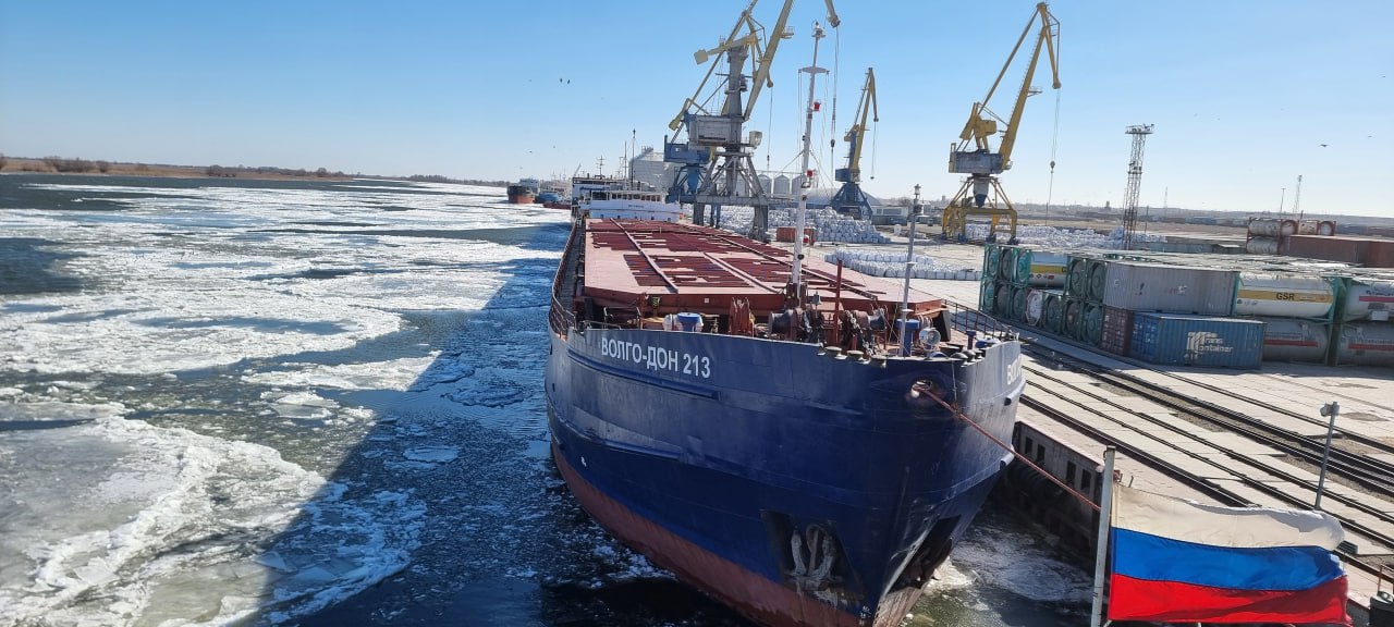 Число ледокольных проводок в астраханских портах достигло рекордной цифры