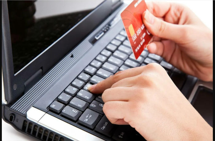 Астраханец расплатился по долгам, не нарушив самоизоляции