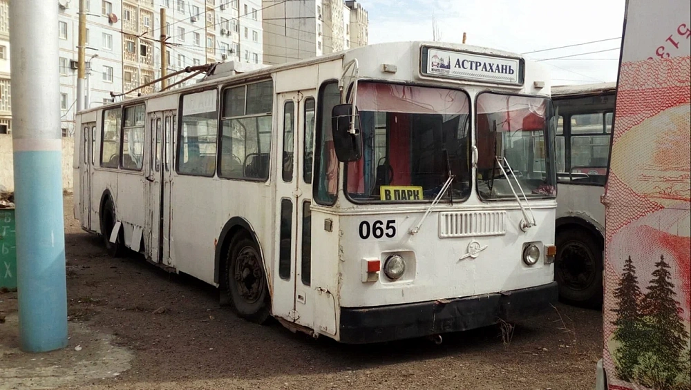Стало известно, куда исчезают астраханские троллейбусы из бывшего парка