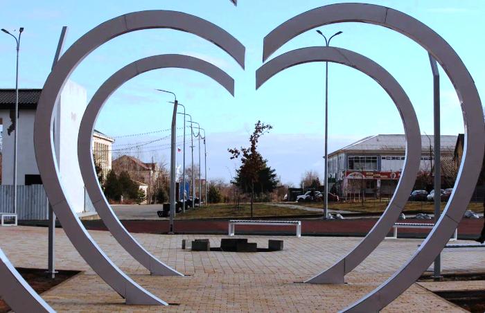 В астраханском райцентре завершился первый этап благоустройства сквера – победителя народного голосования 