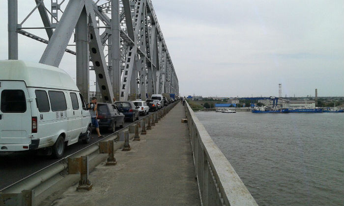 На Старом мосту в Астрахани ограничат движение