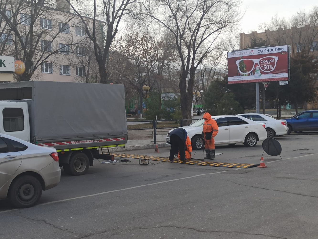 У Башни в Астрахани устанавливают "лежачего полицейского"