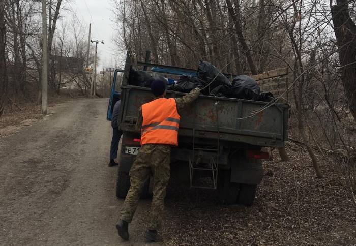В Астрахани Городской остров очистили от 20 кубометров мусора