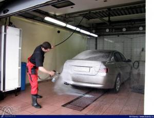 В Астрахани пьяный сотрудник автомойки угнал иномарку