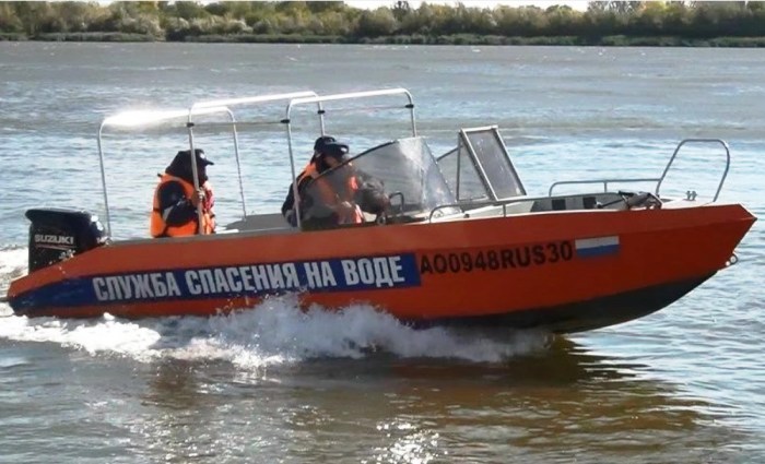 В Астрахани возле Нового моста спасли подростка на пенопласте
