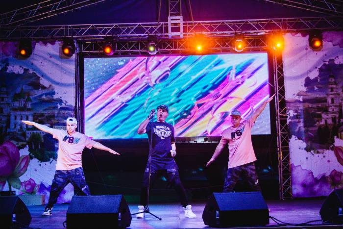 Астрахань отпраздновала День города вместе с Сергеем Лемохом и группой «Кар-Мэн»