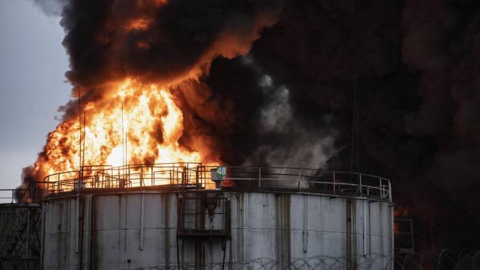 Астраханская компания помогла в ликвидации последствий пожара на нефтебазе в Белгороде после авиаудара ВСУ