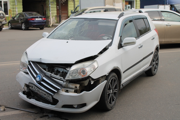 Астраханская журналистка госпитализирована после ДТП в центре города