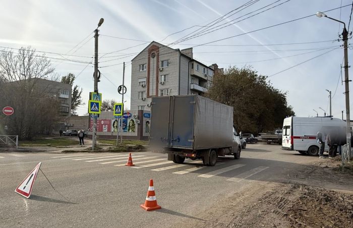 На северо-восточной окраине Астрахани фургон сбил 11-летнюю девочку
